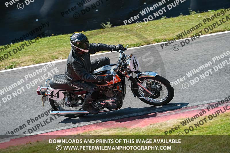 cadwell park;cadwell park photographs;cadwell trackday photographs;enduro digital images;event digital images;eventdigitalimages;peter wileman photography;racing digital images;trackday digital images;trackday photos